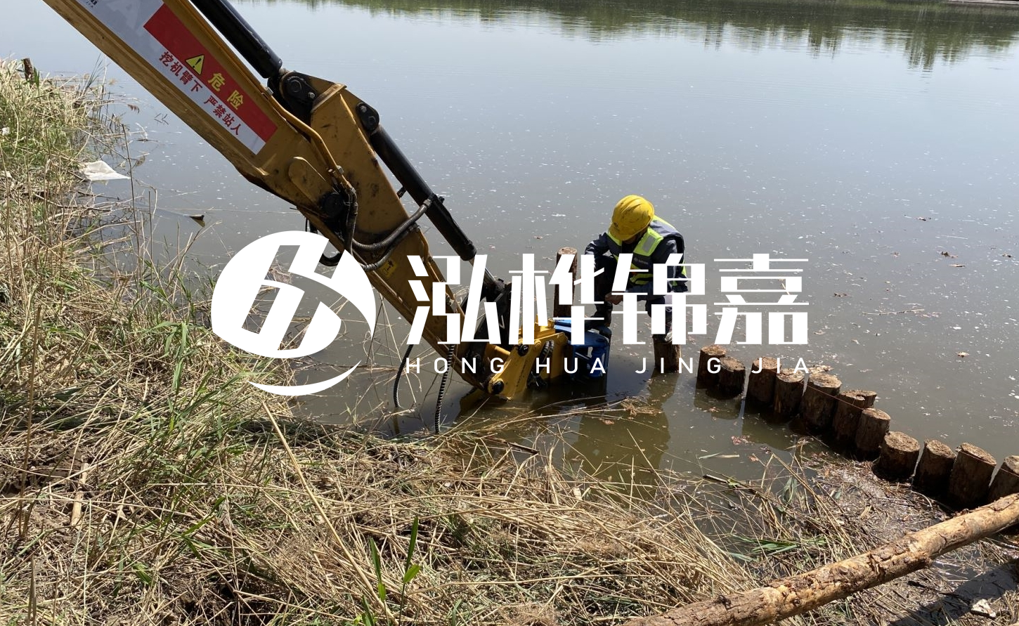 護(hù)坡樁選擇松木樁還是杉木？